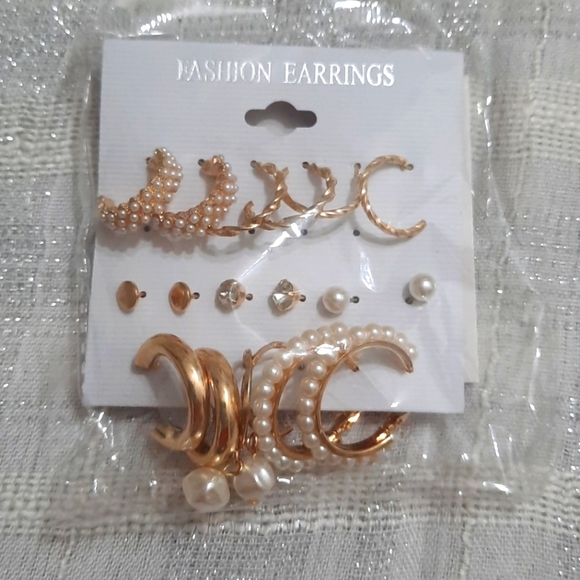 Fashionable earrings - Picture 2 of 3